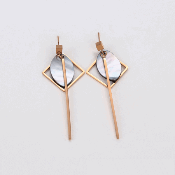 Lola Drop Earrings